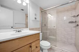 250 Jacaranda Dr, Plantation, FL 33324 - Photo 18