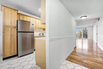 250 Jacaranda Dr #508, Plantation, FL 33324 - Photo 6