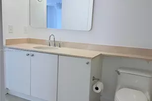 170 SE 14th St, Miami, FL 33131 - Photo 10