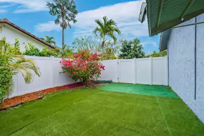 7211 NW 76th St, Tamarac, FL 33321 - Photo 18