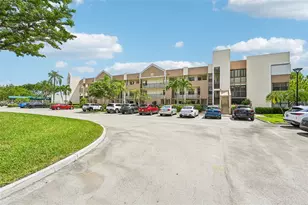 7468 Fairfax Dr, Tamarac, FL 33321 - Photo 4