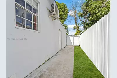 355 W 62nd St, Hialeah, FL 33012 - Photo 36