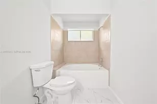 8684 NW 1st St, Miami, FL 33126 - Photo 26