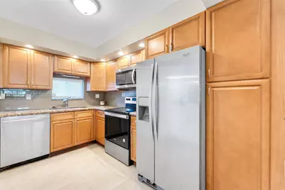 9811 N Hollybrook Lake Dr #103, Pembroke Pines, FL 33025 - Photo 4