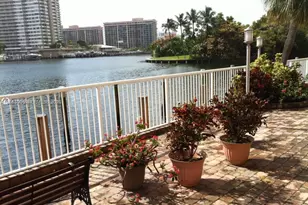 121 Golden Isles Dr, Hallandale Beach, FL 33009 - Photo 30
