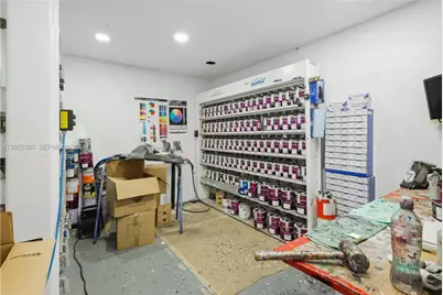 1081 E 47th St, Hialeah, FL 33013 - Photo 12