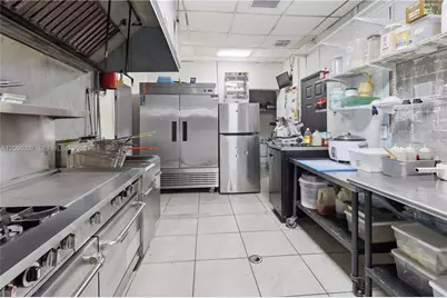 1081 E 47th St, Hialeah, FL 33013 - Photo 16