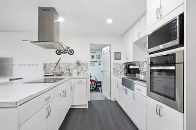 6871 NW 28th St, Sunrise, FL 33313 - Photo 8