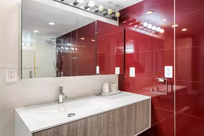 5151 Collins Ave #1420, Miami Beach, FL 33140 - Photo 16
