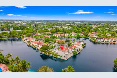 7282 Jacaranda Ln, Miami Lakes, FL 33014 - Photo 4