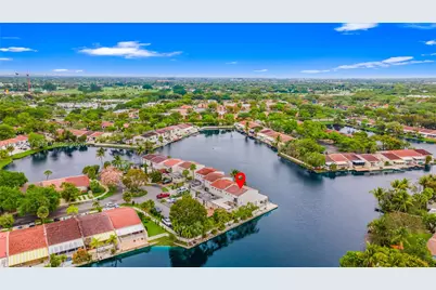 7282 Jacaranda Ln, Miami Lakes, FL 33014 - Photo 8
