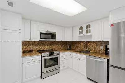 5151 Collins Ave #1027, Miami Beach, FL 33140 - Photo 6