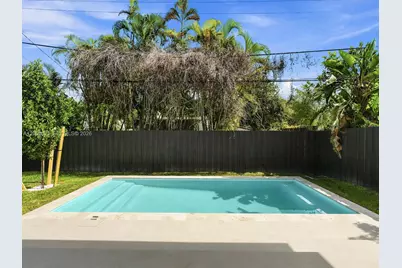 1621 SW 11th Ter, Miami, FL 33135 - Photo 10