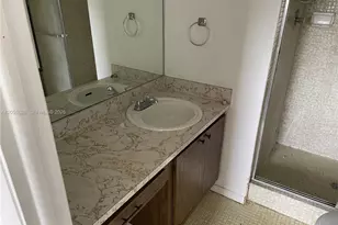 8135 Sunrise Lakes Blvd, Sunrise, FL 33322 - Photo 20
