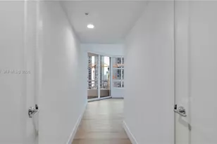 555 NE 34th St, Miami, FL 33137 - Photo 18