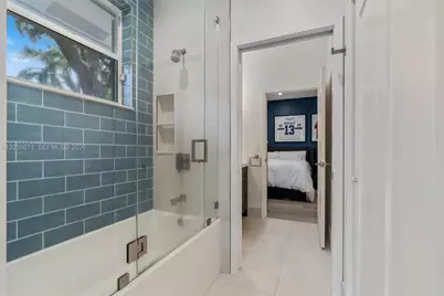 2499 Princeton Ct, Weston, FL 33327 - Photo 20