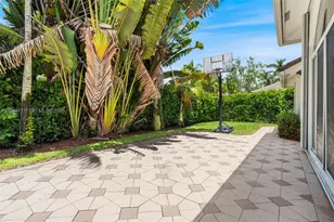 2499 Princeton Ct, Weston, FL 33327 - Photo 40