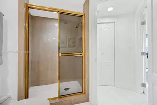 3000 Island Blvd, Aventura, FL 33160 - Photo 24