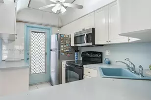 455 Paradise Isle Blvd, Hallandale Beach, FL 33009 - Photo 26