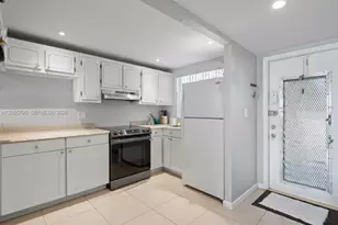 8600 Sunrise Lakes Blvd, Sunrise, FL 33322 - Photo 12