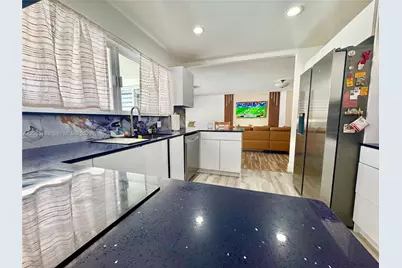 18701 Wentworth Dr, Hialeah, FL 33015 - Photo 18