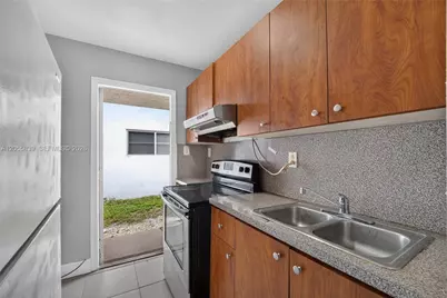 129 SE 4th Ave #4, Hallandale Beach, FL 33009 - Photo 10