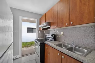 129 SE 4th Ave, Hallandale Beach, FL 33009 - Photo 10