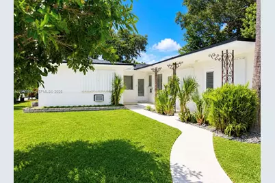 1570 NE 130th St, North Miami, FL 33161 - Photo 2