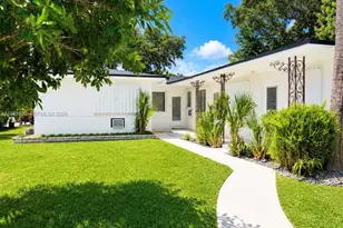 1570 NE 130th St, North Miami, FL 33161 - Photo 2