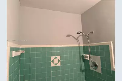 1570 NE 130th St, North Miami, FL 33161 - Photo 8