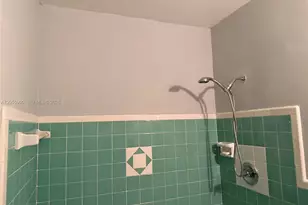 1570 NE 130th St, North Miami, FL 33161 - Photo 8