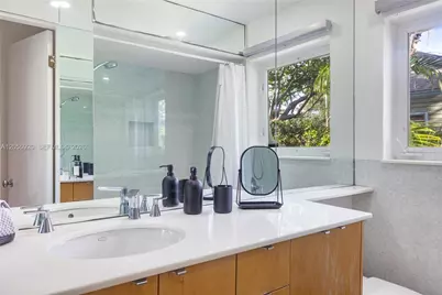 11403 NE 8th Ave, Biscayne Park, FL 33161 - Photo 28