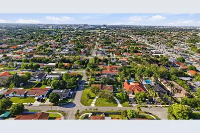10795 SW 34th St, Miami, FL 33165 - Photo 8