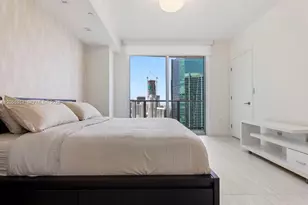 77 SE 5th St, Miami, FL 33131 - Photo 6