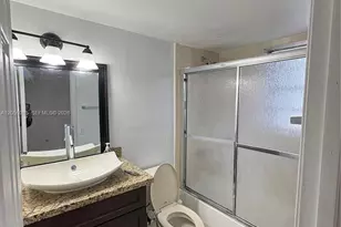 1725 W 60th St, Hialeah, FL 33012 - Photo 16