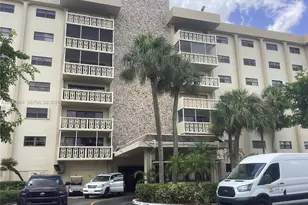 800 NE 195th St, Miami, FL 33179 - Photo 2