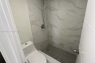 10090 NW 80th Ct, Hialeah Gardens, FL 33016 - Photo 8