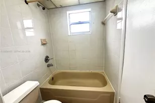 888 NE 132nd St, North Miami, FL 33161 - Photo 10