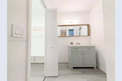 310 Lakeview Dr #105, Weston, FL 33326 - Photo 24