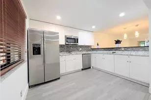 310 Lakeview Dr, Weston, FL 33326 - Photo 4