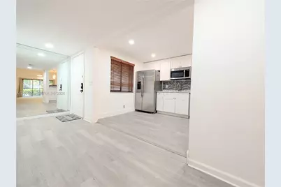 310 Lakeview Dr #105, Weston, FL 33326 - Photo 14