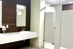 20100 W Country Club Dr, Aventura, FL 33180 - Photo 18