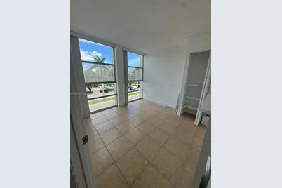 2000 Atlantic Shores Blvd #404, Hallandale Beach, FL 33009 - Photo 8
