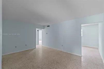 1250 W 26th Pl #108, Hialeah, FL 33010 - Photo 4
