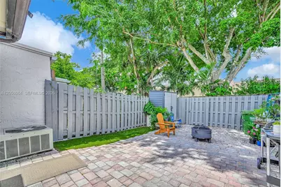 10372 NW 3rd St, Pembroke Pines, FL 33026 - Photo 26