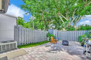 10372 NW 3rd St, Pembroke Pines, FL 33026 - Photo 26