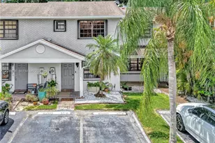 10372 NW 3rd St, Pembroke Pines, FL 33026 - Photo 24