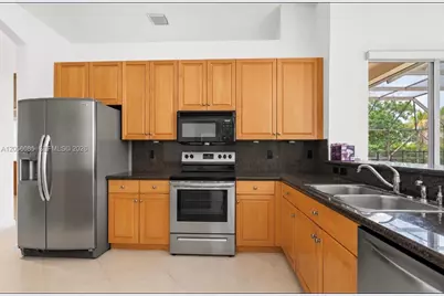 18659 SW 12th St, Pembroke Pines, FL 33029 - Photo 10