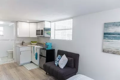 935 NE 164th St, North Miami Beach, FL 33162 - Photo 22
