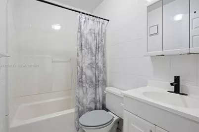 450 E Lakewood Cir E #B, Margate, FL 33063 - Photo 18